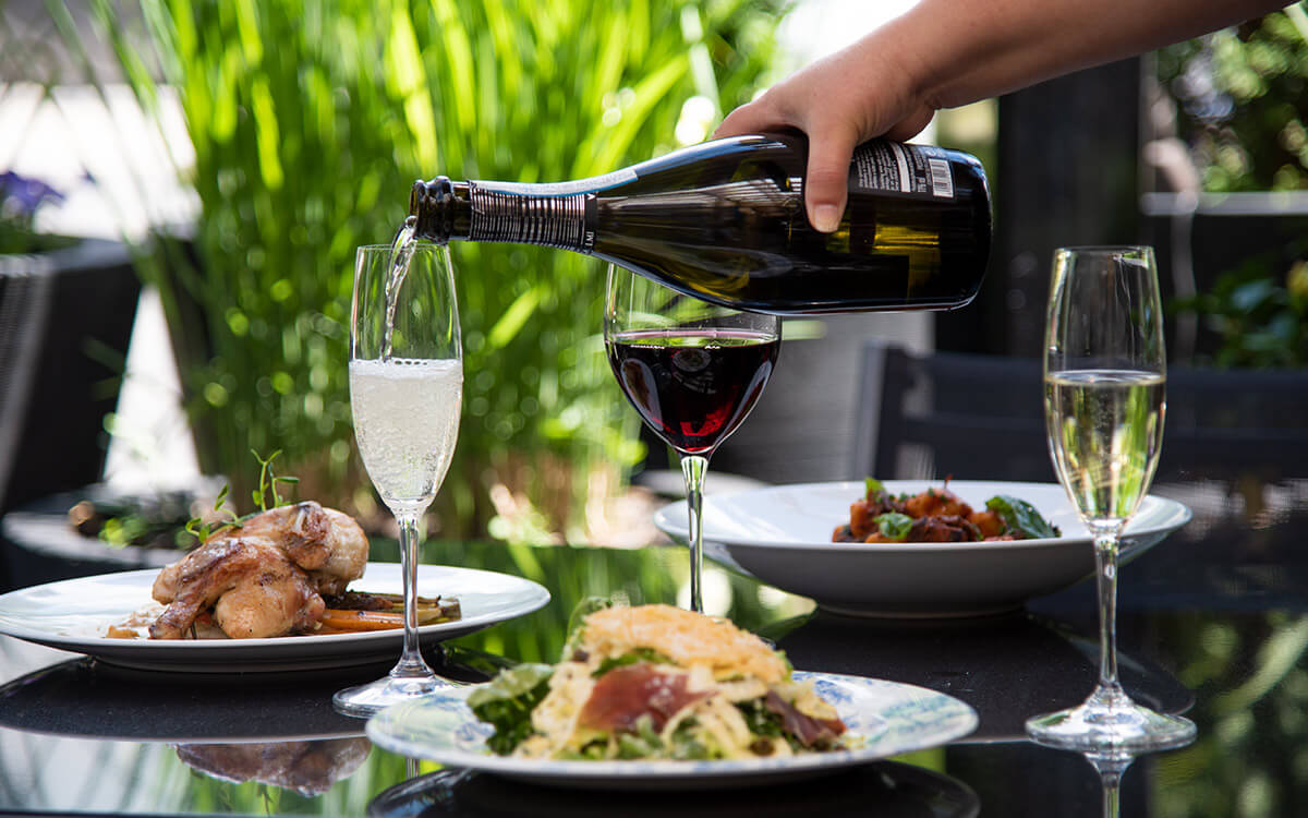 Top 6 Reasons You Should Try Patio Dining in Toronto